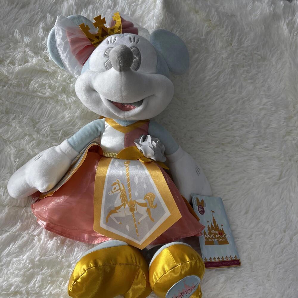 Disney Minnie Mouse The Main Attraction July Plush King Arthur Carousel New ❤️